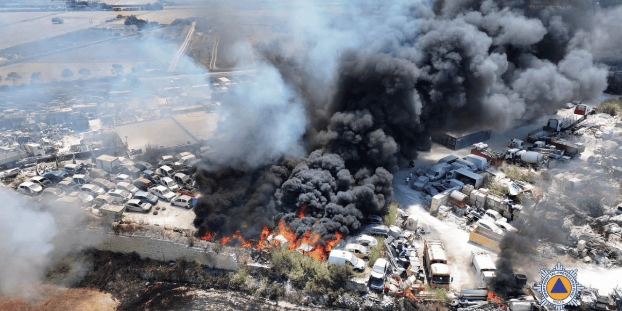 Żebbuġ Fire: Grass Blaze Spreads to Scrapyard, Closing Mdina Road