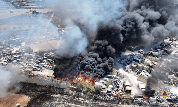 Żebbuġ Fire: Grass Blaze Spreads to Scrapyard, Closing Mdina Road